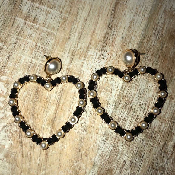 Carmen Heart Earrings- Black - Picture 2 of 2